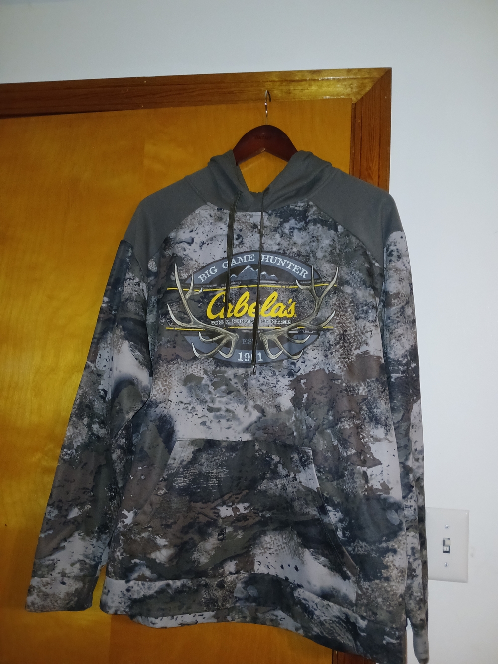 Cabela's Men's Gray Camo Pullover Hoodie